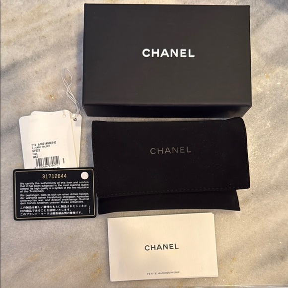 Chanel Pink Quilted Leather Wallet - Picture 4 of 4